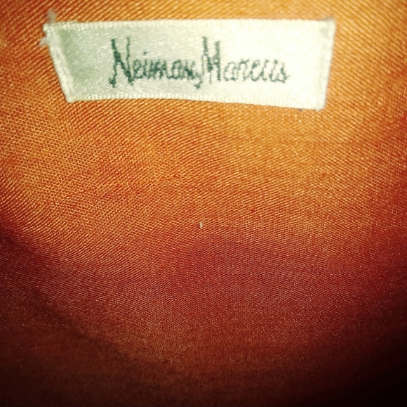 NEIMAN MARCUS ๐ BIG TOTE BAG๐ FABULOUS VINTAGE GIFT GIVING. ๐ - Picture 8 of 8